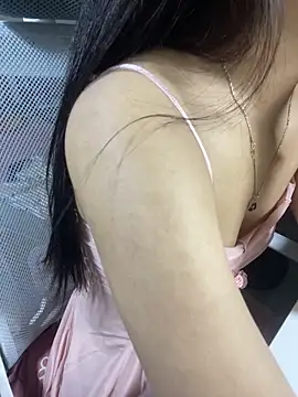 Snapshot of Mina048 chatting on 09-12-25, 05:35 Mina048 online show from 09-12-25, 05:35