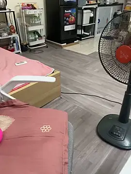 Snapshot of Mina048 chatting on 09-13-25, 05:40 Mina048 online show from 09-13-25, 05:40