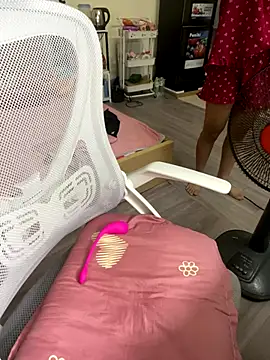 Snapshot of Mina048 chatting on 09-23-25, 01:58 Mina048 online show from 09-23-25, 01:58