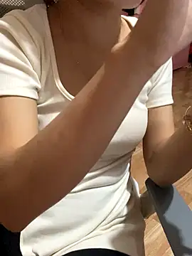 Snapshot of Mina048 chatting on 10-04-25, 04:05 Mina048 online show from 10-04-25, 04:05