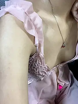 Snapshot of Mina048 chatting on 10-05-25, 04:38 Mina048 online show from 10-05-25, 04:38