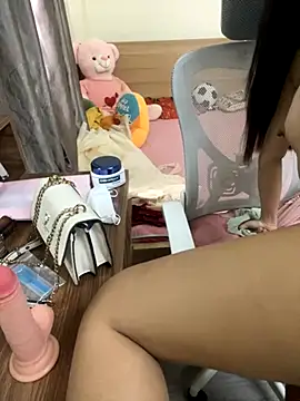 Snapshot of Mina048 chatting on 10-20-25, 03:18 Mina048 online show from 10-20-25, 03:18