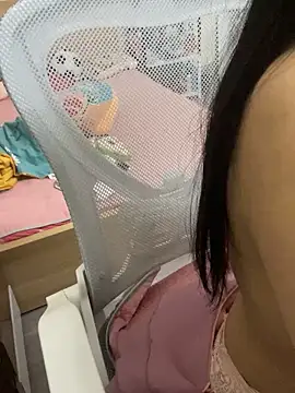 Snapshot of Mina048 chatting on 10-23-25, 04:45 Mina048 online show from 10-23-25, 04:45