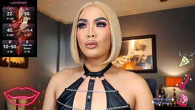 Snapshot of FridaHumphrey chatting on 09-22-25, 05:04 FridaHumphrey online show from 09-22-25, 05:04