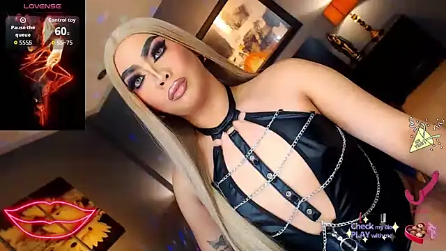 Snapshot of FridaHumphrey chatting on 10-21-25, 05:24 FridaHumphrey online show from 10-21-25, 05:24