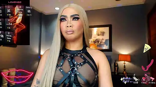 Snapshot of FridaHumphrey chatting on 10-29-25, 05:47 FridaHumphrey online show from 10-29-25, 05:47