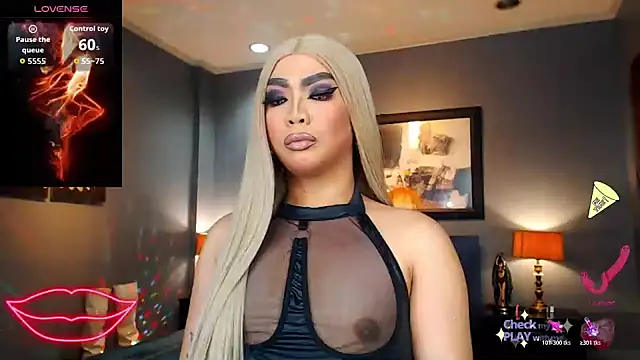 Snapshot of FridaHumphrey chatting on 10-30-25, 05:57 FridaHumphrey online show from 10-30-25, 05:57