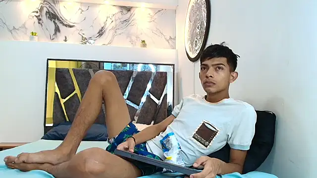 PRETTY SEX1 online show from 09-28-25, 03:17