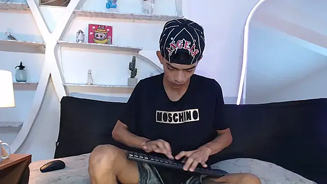 PRETTY SEX1 online show from 10-14-25, 01:34