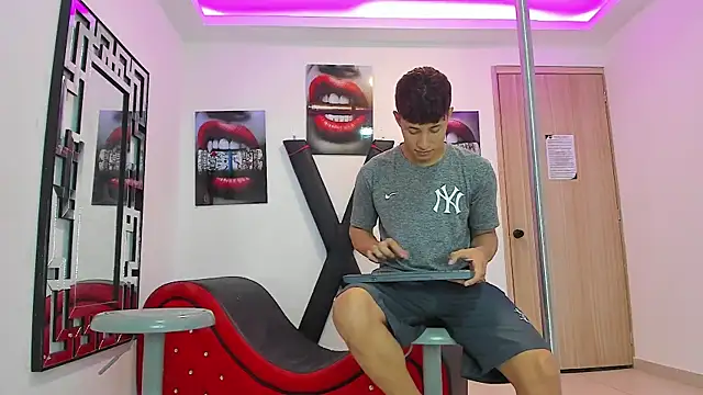 RED EMPIRE online show from 09-17-25, 01:24