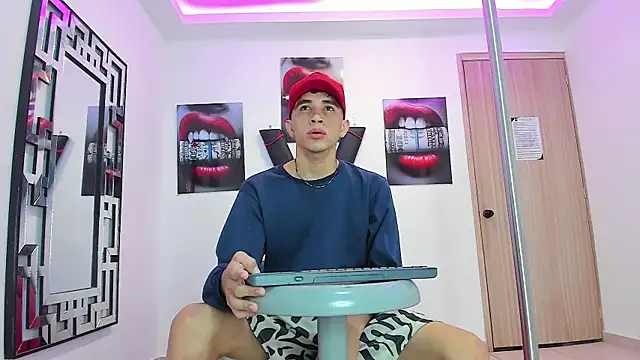 RED EMPIRE online show from 09-22-25, 01:35