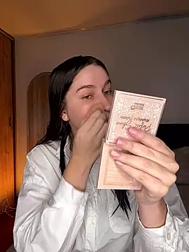 Snapshot of Agata_Holman chatting on 01-15-26, 06:22 Agata Holman online show from 01-15-26, 06:22