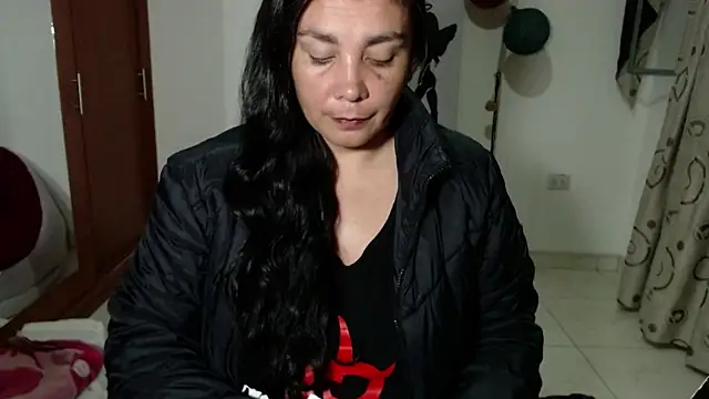 Vivian milf paint online show from 10-07-25, 03:14