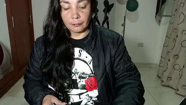 Vivian milf paint online show from 10-09-25, 03:26
