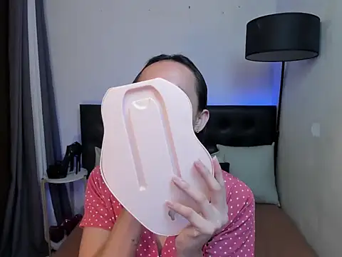 Hournykate online show from 11-16-25, 07:19