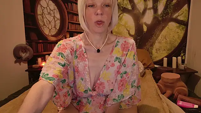 Snapshot of HaileeAtHome chatting on 07-07-26, 11:03 HaileeAtHome online show from 07-07-26, 11:03