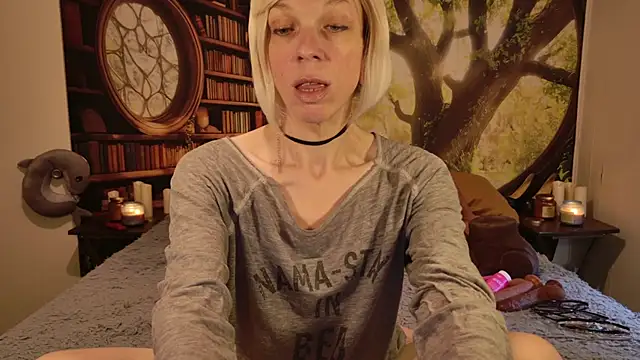 Snapshot of HaileeAtHome chatting on 07-22-26, 03:48 HaileeAtHome online show from 07-22-26, 03:48