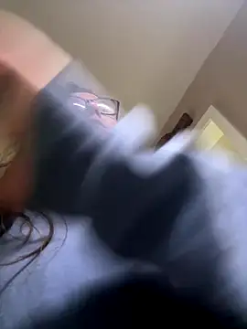 Snapshot of amiralily9 chatting on 09-15-25, 02:39 amiralily9 online show from 09-15-25, 02:39