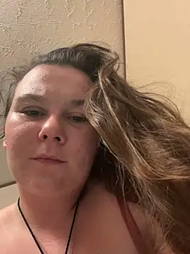 Snapshot of amiralily9 chatting on 10-25-25, 03:36 amiralily9 online show from 10-25-25, 03:36