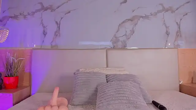 ValSmith  online show from 09-12-25, 04:01