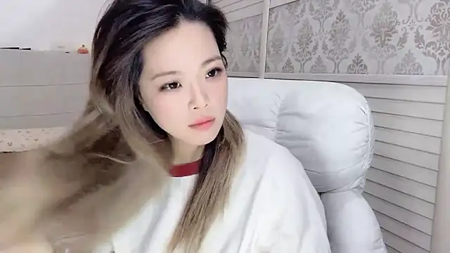 Snapshot of Holiland chatting on 10-22-25, 01:17 Holiland online show from 10-22-25, 01:17