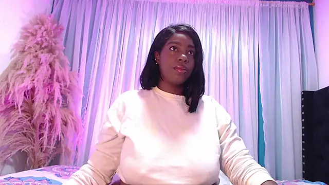 Snapshot of Alhana-miller chatting on 10-13-25, 11:32 Alhana-miller online show from 10-13-25, 11:32