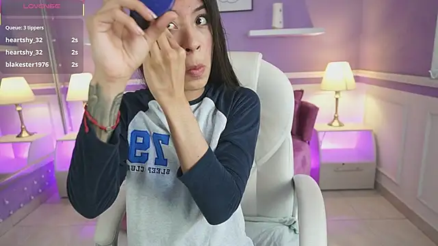 Snapshot of NicoleCrawft chatting on 10-06-25, 07:33 NicoleCrawft online show from 10-06-25, 07:33