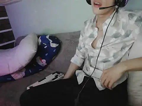 Snapshot of boyhigh1997 chatting on 10-16-25, 05:41 boyhigh1997 online show from 10-16-25, 05:41