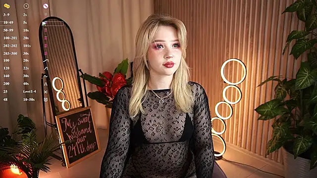 Snapshot of LauraWifeness chatting on 02-18-26, 06:31 LauraWifeness online show from 02-18-26, 06:31