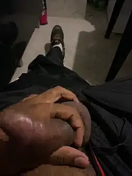 Snapshot of Preto_Diamamte chatting on 10-22-25, 04:02 Preto Diamamte online show from 10-22-25, 04:02