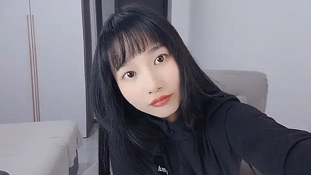 Snapshot of Lisa-3333 chatting on 11-10-25, 01:43 Lisa-3333 online show from 11-10-25, 01:43