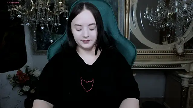 LaraBenson  online show from 11-29-25, 10:51