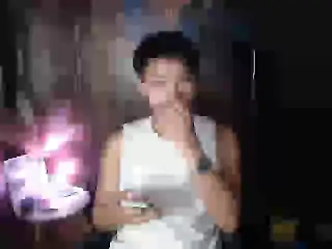 Snapshot of Helleron chatting on 11-16-25, 05:07 Helleron online show from 11-16-25, 05:07