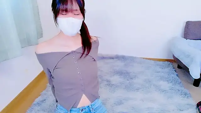 Snapshot of _Shuka_ chatting on 02-19-26, 01:34 Shuka online show from 02-19-26, 01:34