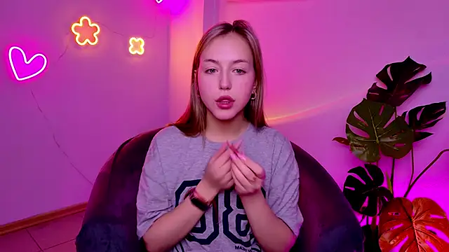 Snapshot of CindySparkl chatting on 03-17-26, 03:22 CindySparkl online show from 03-17-26, 03:22