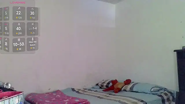 Snapshot of Ari_20_ chatting on 05-10-26, 04:01 Ari 20 online show from 05-10-26, 04:01