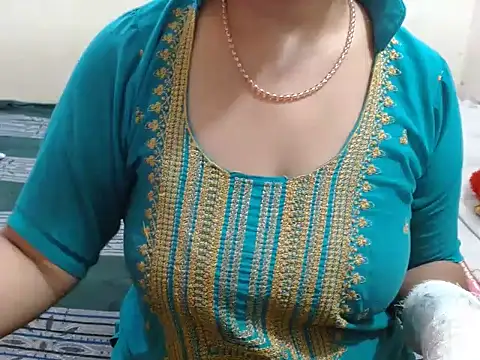 Snapshot of Hot_anika_ chatting on 10-14-25, 04:35 Hot anika online show from 10-14-25, 04:35