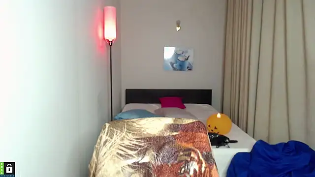 Snapshot of milf_hornys chatting on 10-25-25, 04:57 milf hornys online show from 10-25-25, 04:57