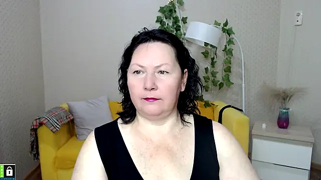 Snapshot of milf_hornys chatting on 11-11-25, 04:07 milf hornys online show from 11-11-25, 04:07