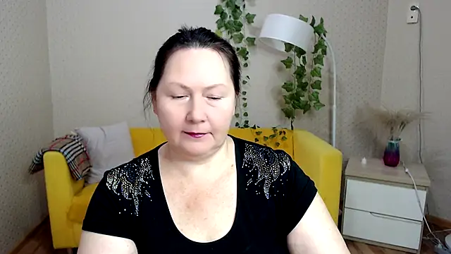 Snapshot of milf_hornys chatting on 11-17-25, 04:13 milf hornys online show from 11-17-25, 04:13