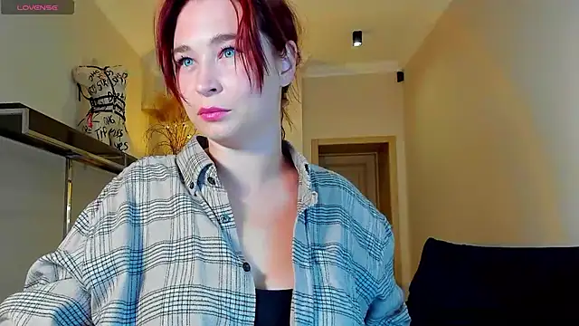 Snapshot of Meri_Cutte chatting on 09-19-25, 12:39 Meri Cutte online show from 09-19-25, 12:39