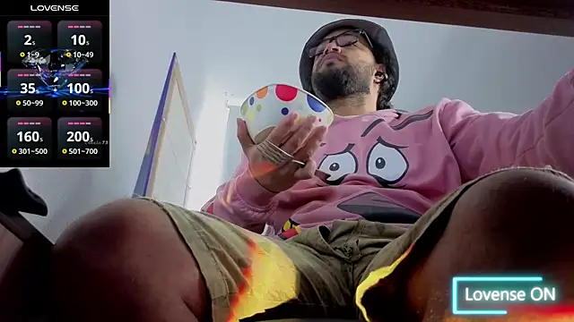 Snapshot of Ernesto-Rodriguez82 chatting on 09-17-25, 02:30 Ernesto-Rodriguez82 online show from 09-17-25, 02:30