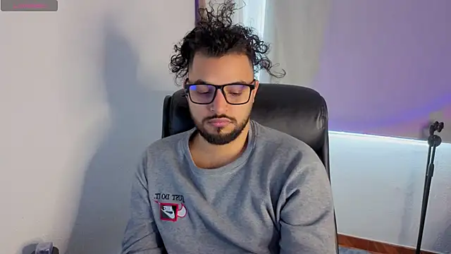 Snapshot of Ernesto-Rodriguez82 chatting on 09-29-25, 05:51 Ernesto-Rodriguez82 online show from 09-29-25, 05:51