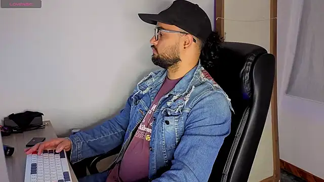 Snapshot of Ernesto-Rodriguez82 chatting on 10-10-25, 02:32 Ernesto-Rodriguez82 online show from 10-10-25, 02:32