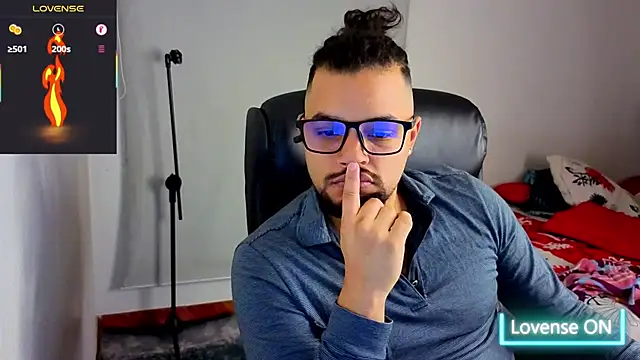 Snapshot of Ernesto-Rodriguez82 chatting on 10-22-25, 07:30 Ernesto-Rodriguez82 online show from 10-22-25, 07:30