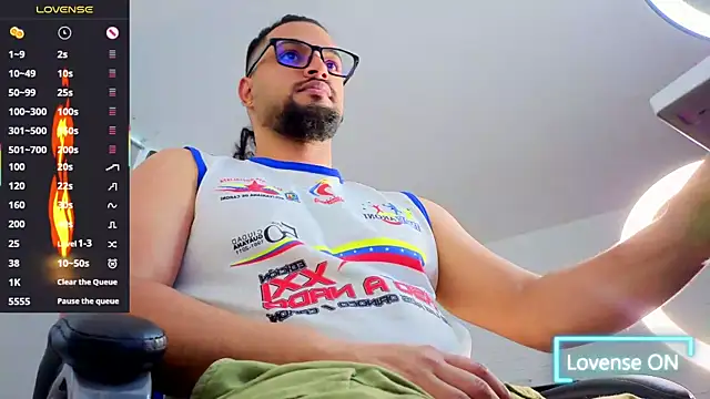 Snapshot of Ernesto-Rodriguez82 chatting on 10-25-25, 05:19 Ernesto-Rodriguez82 online show from 10-25-25, 05:19