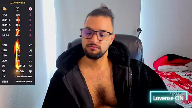 Snapshot of Ernesto-Rodriguez82 chatting on 10-31-25, 05:36 Ernesto-Rodriguez82 online show from 10-31-25, 05:36