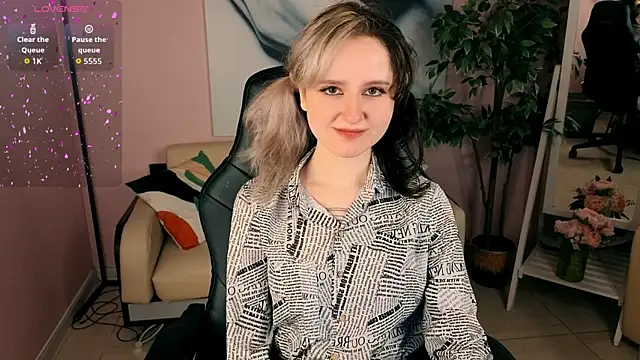 girl next doorr online show from 06-21-26, 01:13