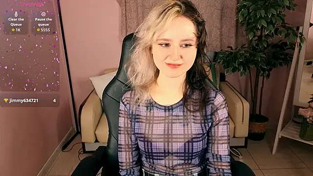 girl next doorr online show from 07-04-26, 12:55