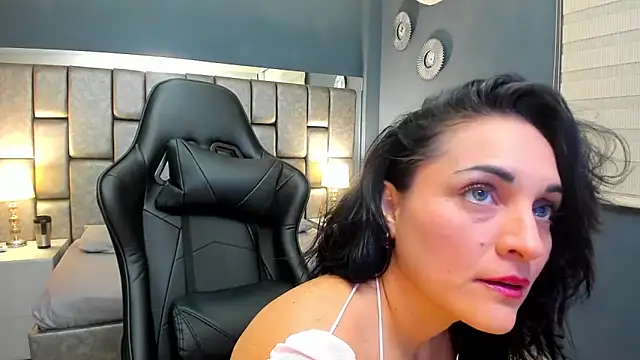 Cata Joness online show from 10-06-25, 10:40